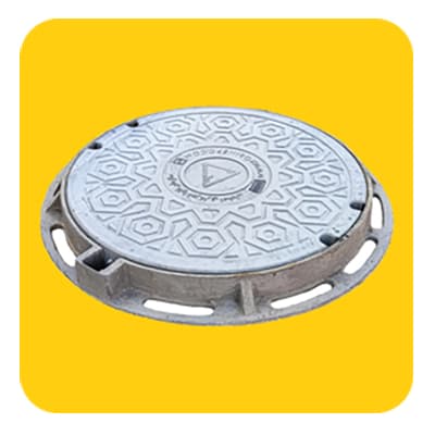 Manhole cover with a diameter of 80 cm and a cast iron frame.