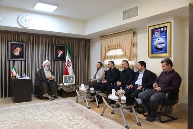 El director general de la empresa de industrias petroquímicas de Kermanshah se reunió con el representante del líder rel