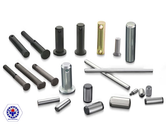 What are the steps involved in cold forging for producing screws?