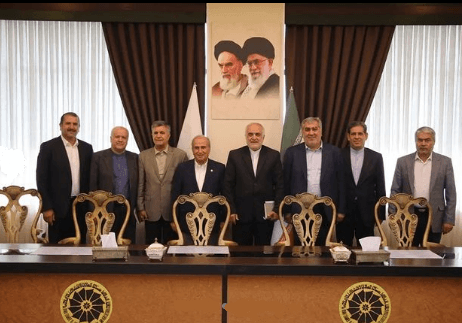 La presencia del Sr. Haj Kazem Mortaz, director general del grupo Azarbattery, en una reunión con la participación del a