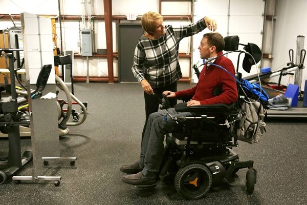 Choosing a wheelchair for individuals with spinal cord injuries + purchase