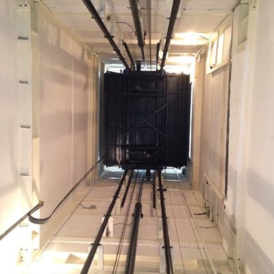Hydraulic freight elevator