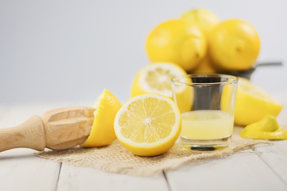 Cosa sappiamo delle proprietà del succo di limone naturale per la pelle?