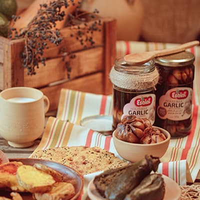 Karamel çiğ sarımsak turşusu 680 gramlık