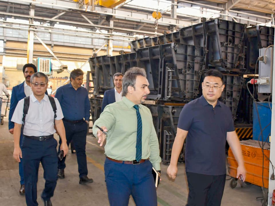 Visite de la délégation commerciale asiatique à l'usine et à l'entrepôt du holding Madhat : une opportunité pour de nouv