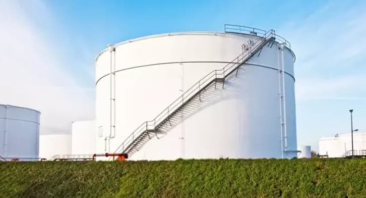 Crude Oil Storage Tanks: Understanding Types, Applications, and Selection Criteria