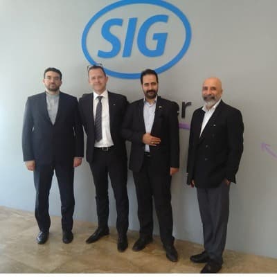 Visita y reunión del respetado director general y el gerente de comercio exterior de la empresa de industrias ganaderas 