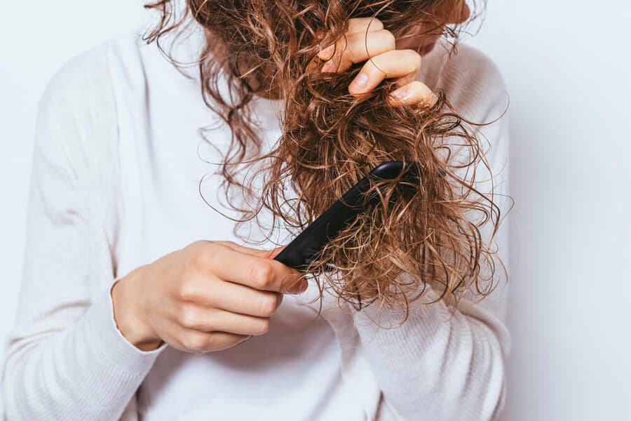What are the reasons for hair tangling and how can it be resolved?