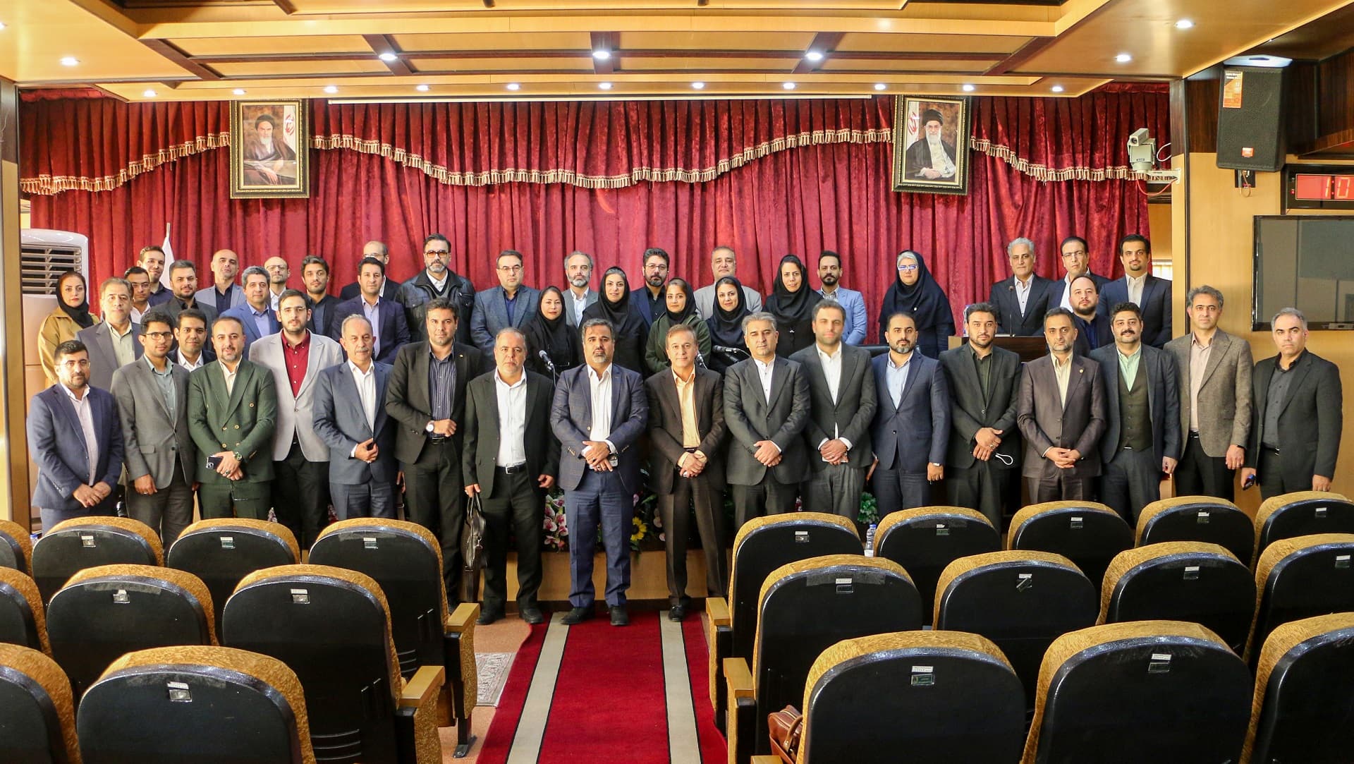 La réunion de synergie pour l'exportation a été organisée par la société des usines Daroupakhsh + images