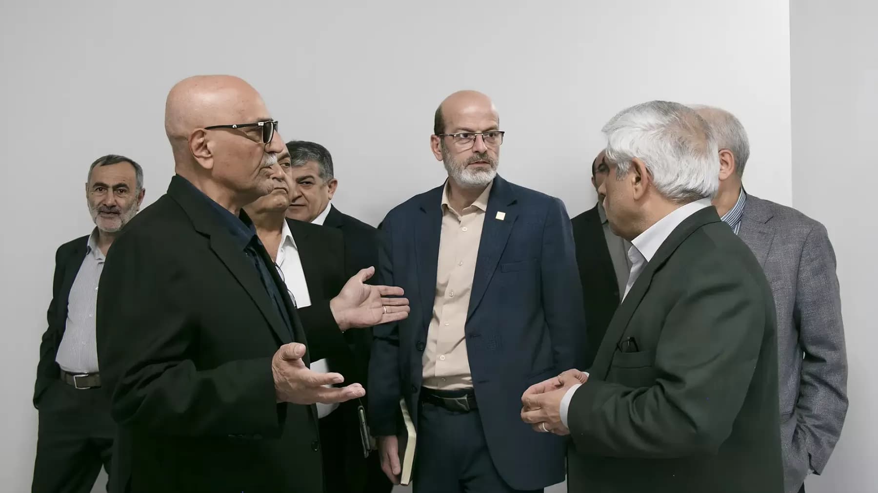 Visite des directeurs de l'Université Jihad à Vina Pharma et début de la phase de connexion au marché des produits.
