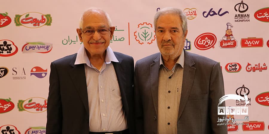Reza Kalantari Daryan et Ebrahim Abdollahi, fondateurs de la société de produits alimentaires Somieh, dans une conversat
