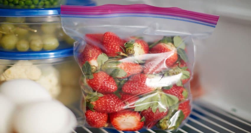 Uso de bolsas con cierre hermético en el viaje