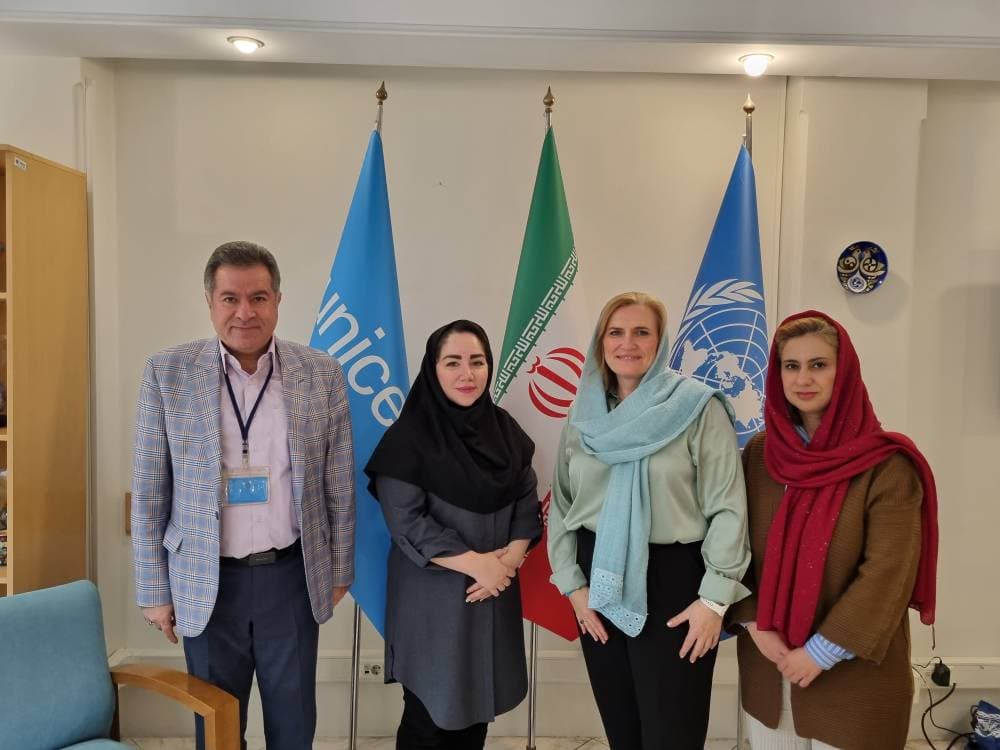 Reunión de la vicepresidencia y directores de la empresa Industrias Lácteas de Irán con el representante de UNICEF en Ir
