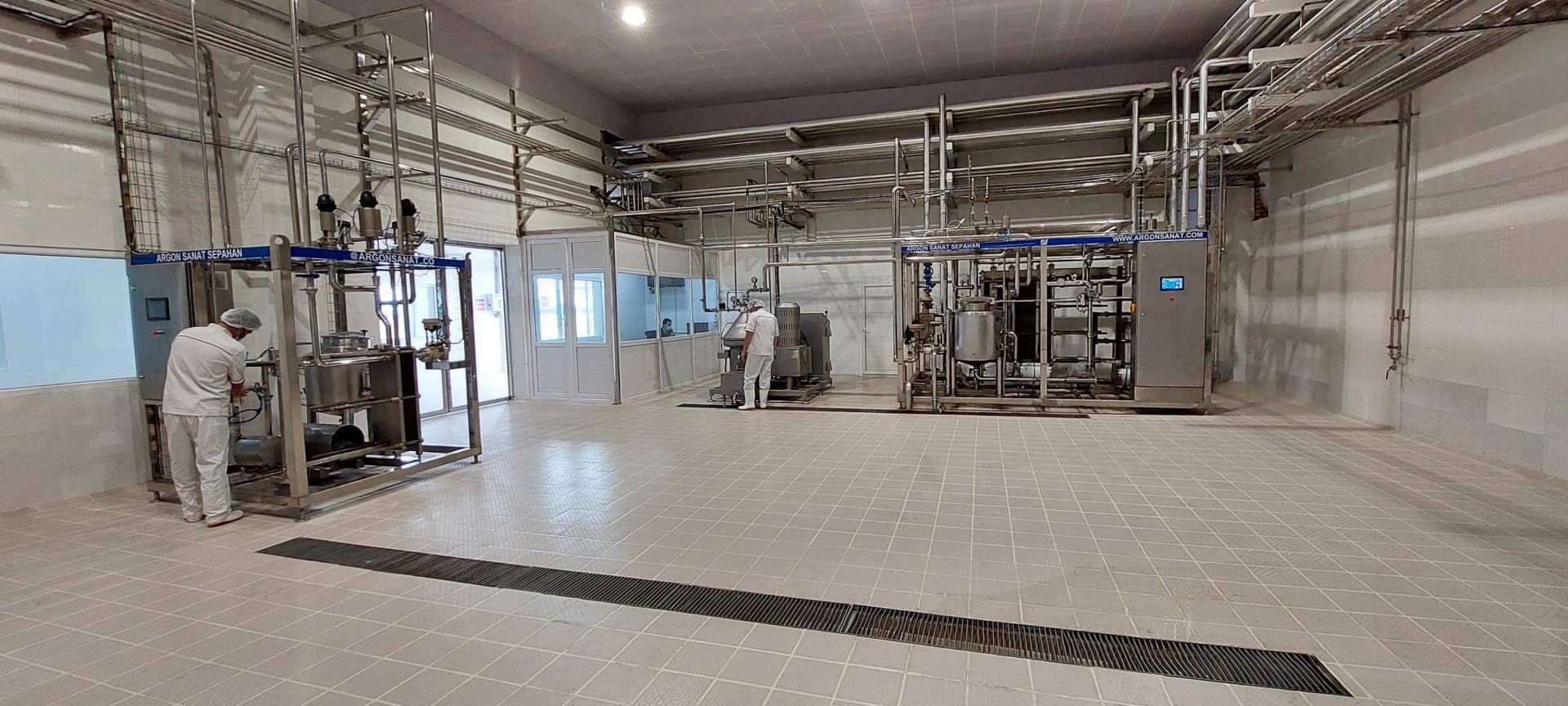How do advanced technologies impact the production of milk powder and cream?