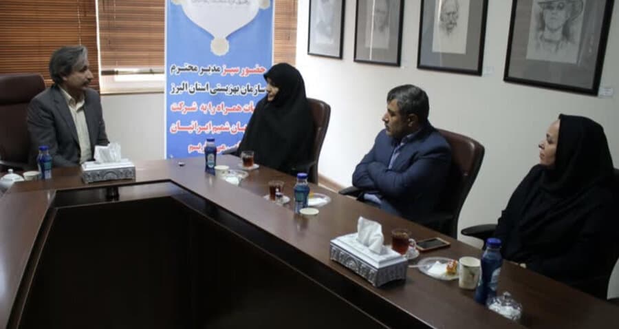 Besuch des Generaldirektors des Sozialdienstes Alborz beim Geschäftsführer der Firma Rahpooyan Shamim Iranians in der In