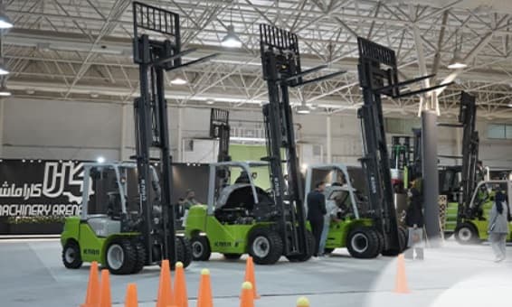 Équipements d'entreposage avancés au salon de la céramique et de la faïence de Téhéran