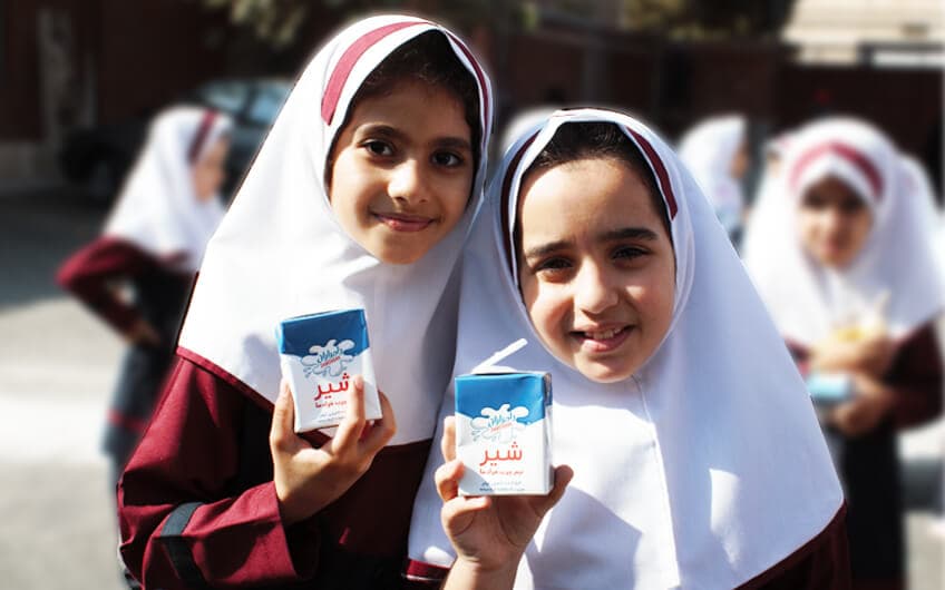 Distribución de leche gratuita en las escuelas después de una década de pausa.