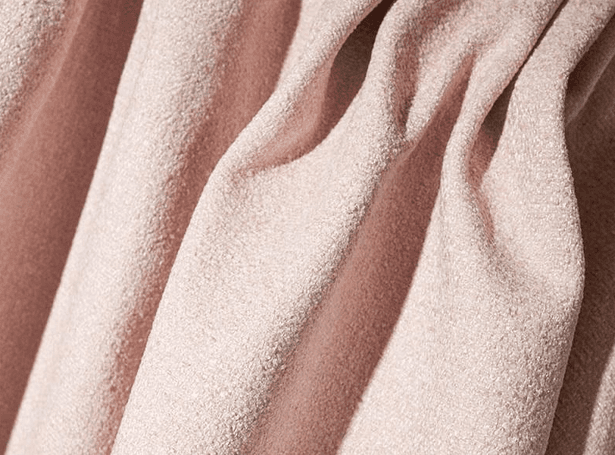 L'impact de la couleur rose sur le tissu de canapé