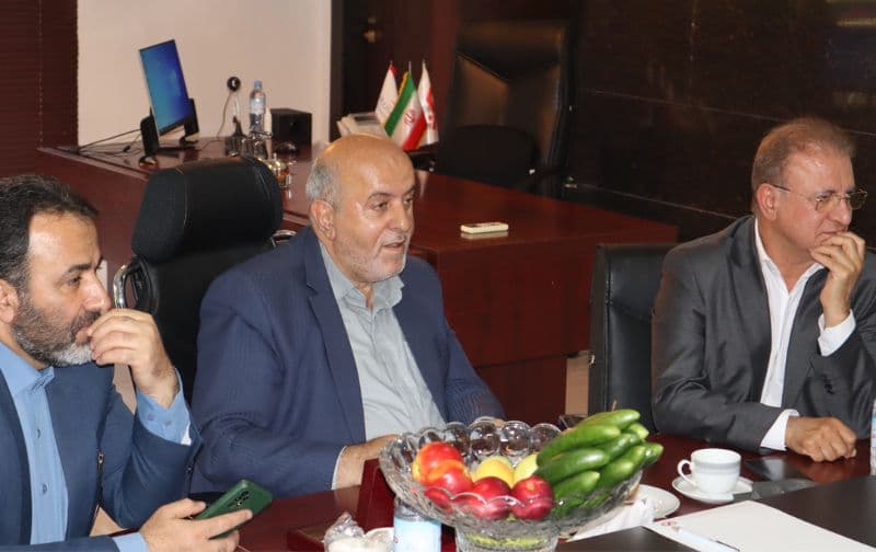 Visite du vice-gouverneur et du directeur général de l'industrie, des mines et du commerce de la province de Mazandaran