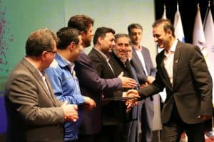 Célébration des élites de la communauté du travail et de la production lors du trente-cinquième festival d'hommage.